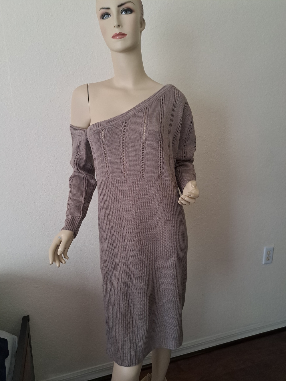 Off-Shoulder Ribbed Knit Dress in LIGHTMOCHA